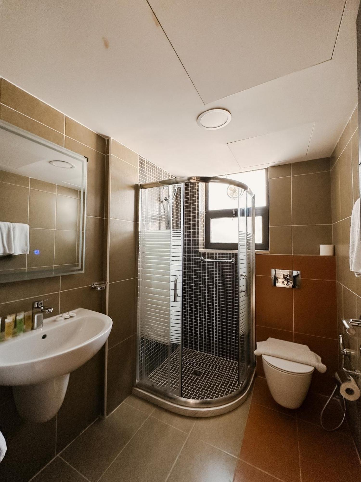 Celino Hotel Аман Екстериор снимка