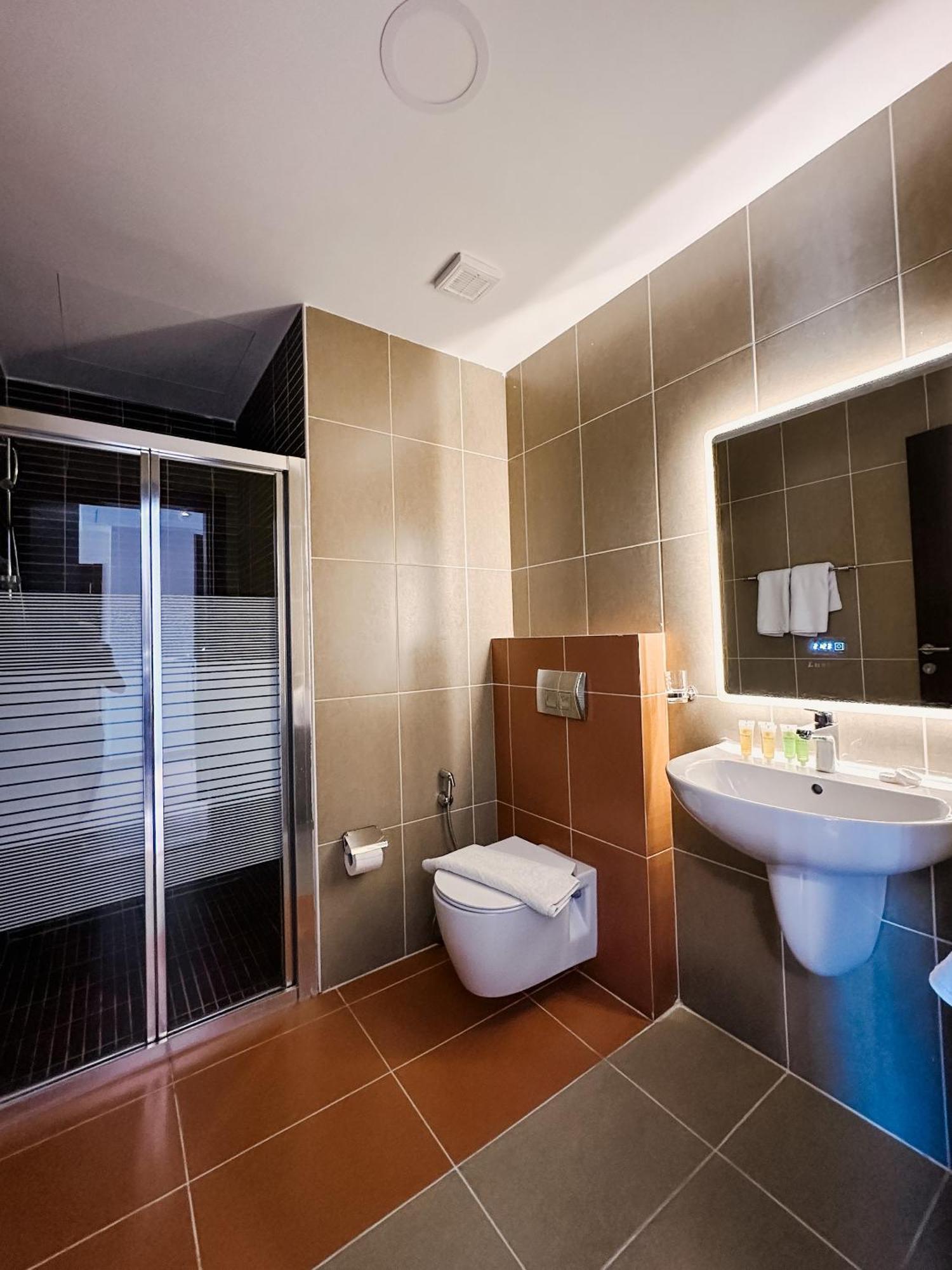 Celino Hotel Аман Екстериор снимка